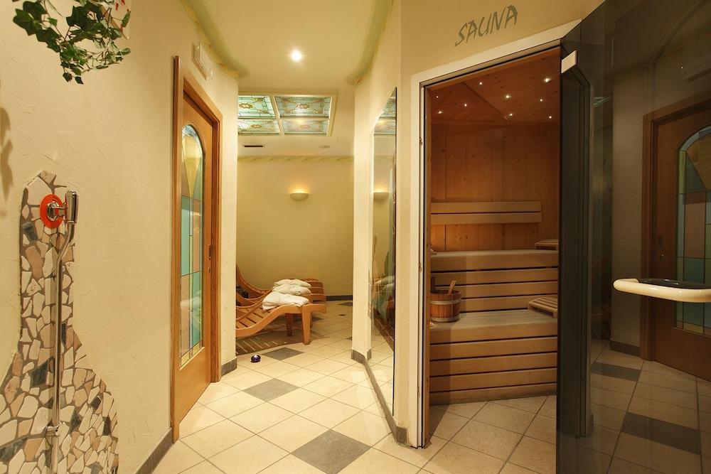 Emma Hotel