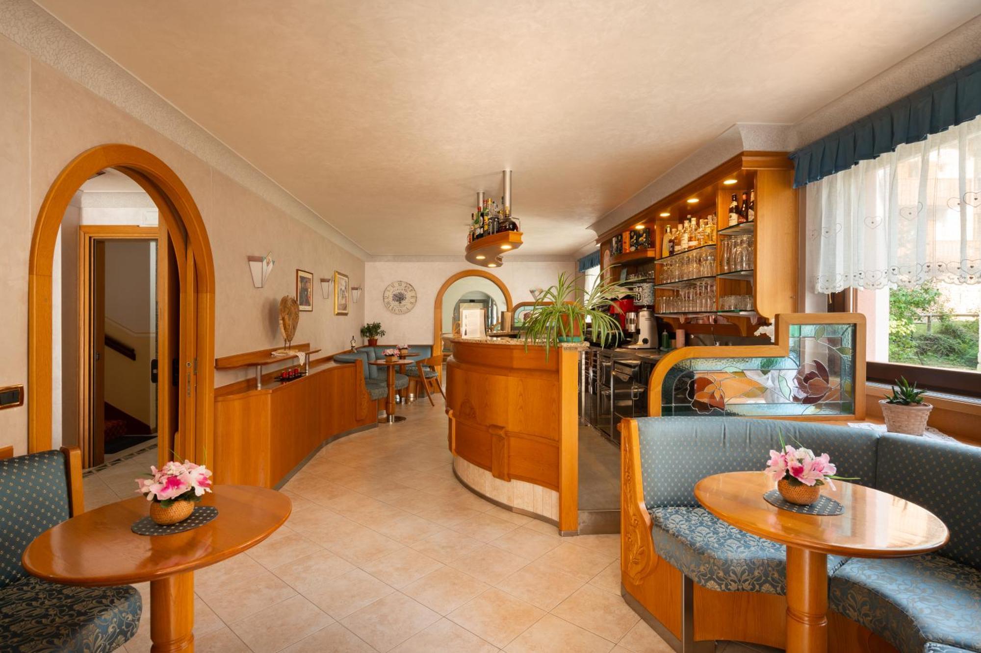 Hotel Emma 3*
