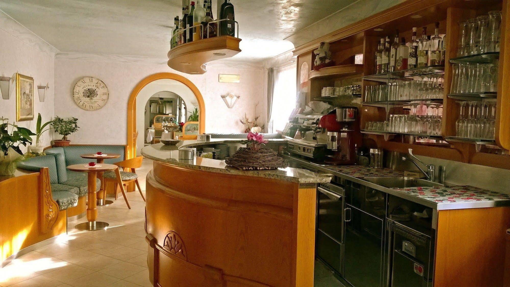 Hotel Emma Madonna